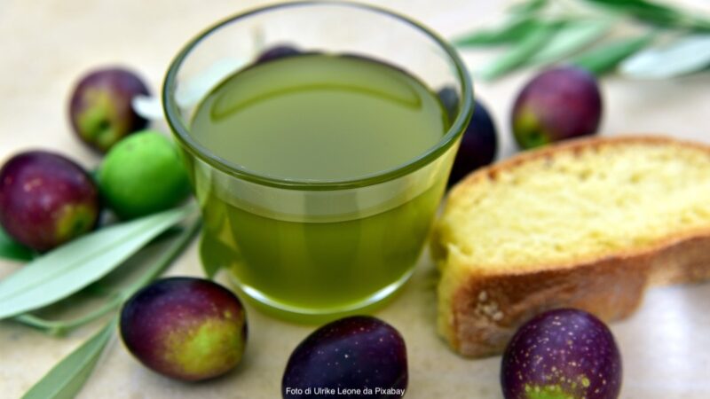 Olio d’oliva extravergine, la versione nutraceutica cura e previene