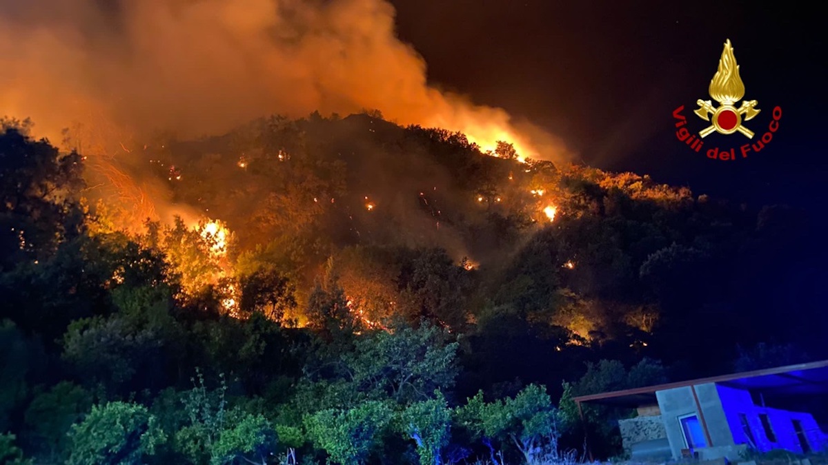 Emergenza incendi, tempi più rapidi e nuove norme per prevenirli