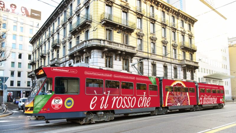L’Arancia Rossa di Sicilia Igp a Milano viaggia sul tram