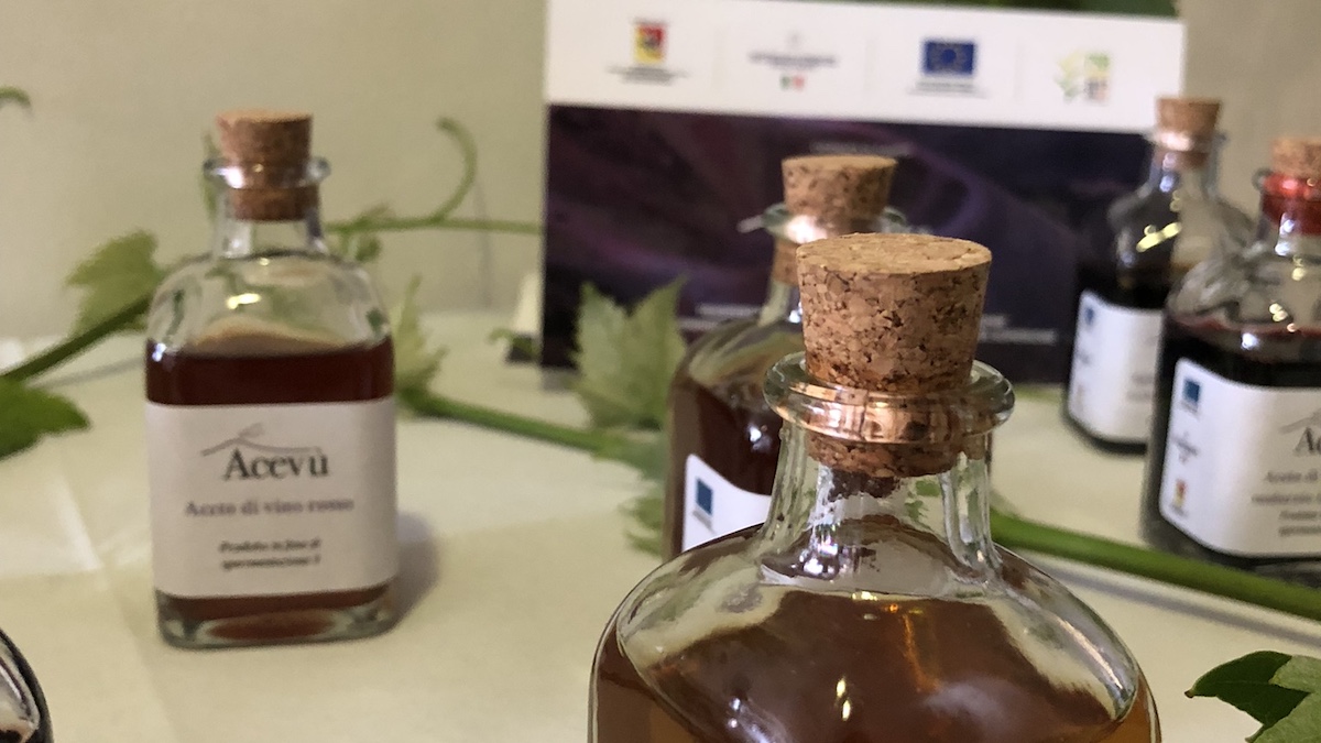 Sull’Etna prove di produzione di Acevù, l’aceto bio vulcanico